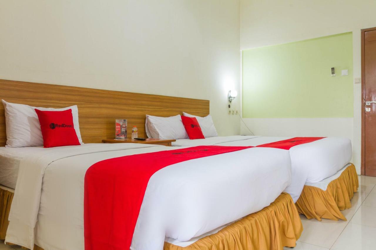Reddoorz Plus @ Surapati 2 Bandung Exterior photo